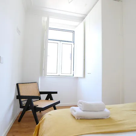 63 Letter - Sun-filled & Quiet With Elevator Access 公寓