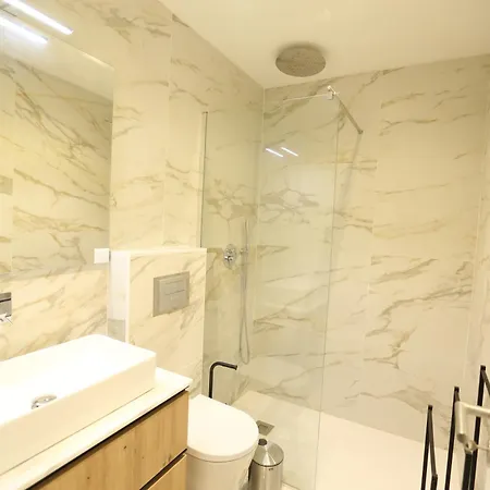 아파트 63 Letter - Sun-Filled & Quiet Apartments With Elevator Access