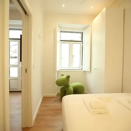 63 Letter - Sun-Filled & Quiet Apartments With Elevator Access 아파트 *