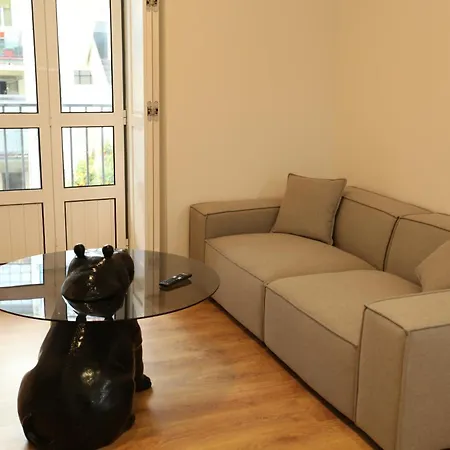 63 Letter - Sun-Filled & Quiet Apartments With Elevator Access 아파트 *