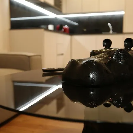 Apartman 63 Letter Sanches *