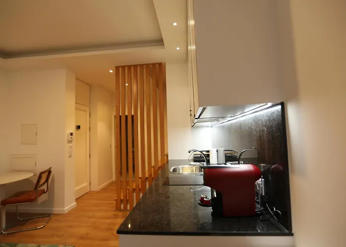 Apartment 63 Letter - Sun-filled & Quiet With Elevator Access *