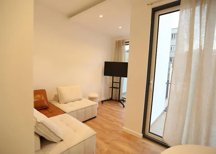 Apartment 63 Letter - Sun-filled & Quiet With Elevator Access Lisbon