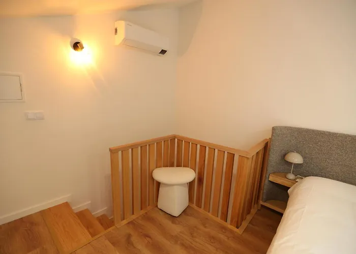 63 Letter - Sun-filled & Quiet With Elevator Access Apartment Lisbon