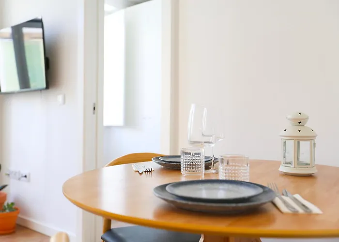 63 Letter - Sun-filled & Quiet With Elevator Access Apartment Lisbon