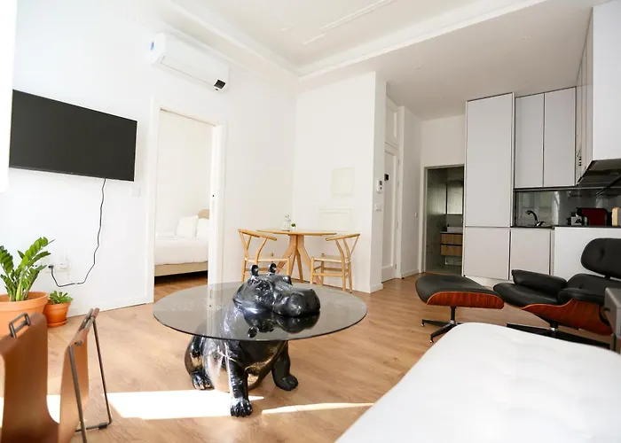63 Letter - Sun-filled & Quiet With Elevator Access Apartment *