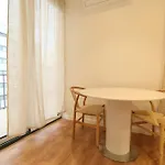 63 Letter - Sun-filled & Quiet With Elevator Access Apartman