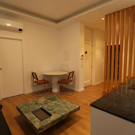 63 Letter - Sun-Filled & Quiet Apartments With Elevator Access *