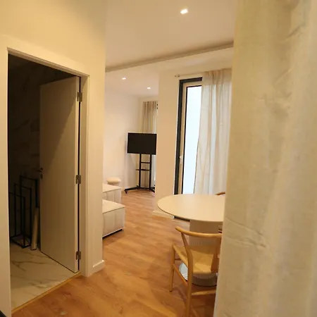 63 Letter - Sun-filled & Quiet With Elevator Access Appartement Lissabon