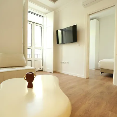 63 Letter - Sun-filled & Quiet With Elevator Access * Lissabon