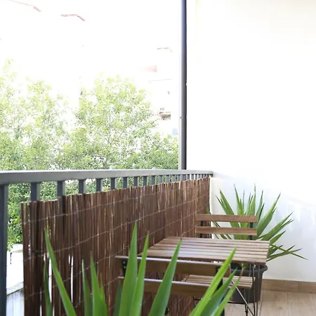 63 Letter - Sun-Filled & Quiet Apartments With Elevator Access